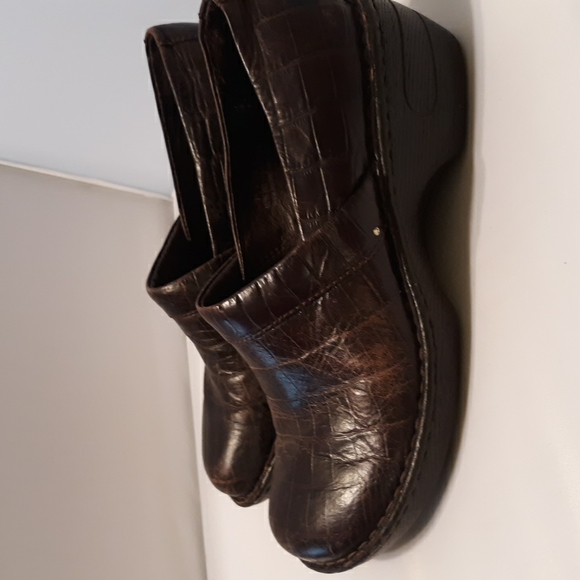 Born Clogs - Picture 2 of 10
